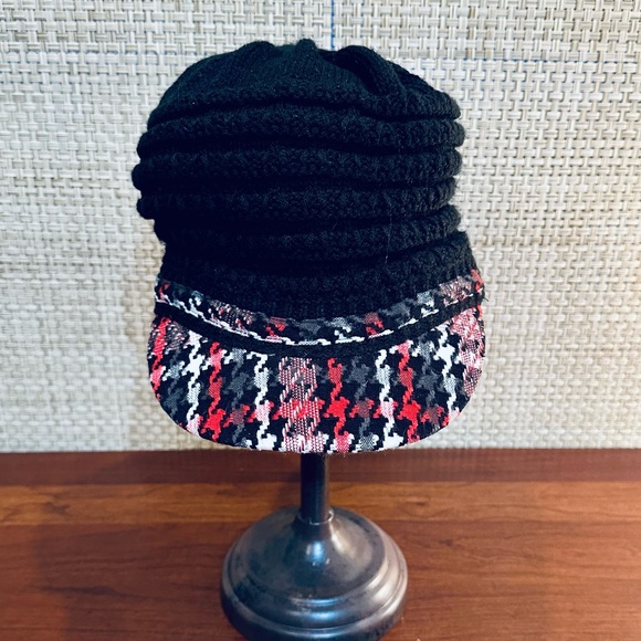 VTG Black & Red Houndstooth Plaid Acrylic Knit Cabbie Hat - Picture 4 of 10